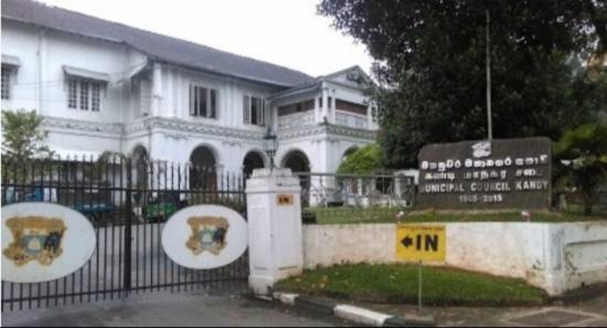 Pavement Hawking Banned within Kandy City Limits